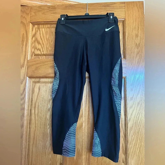 Nike - Dri-Fit - Power Legendary Cropped Leggings - Picture 1 of 4